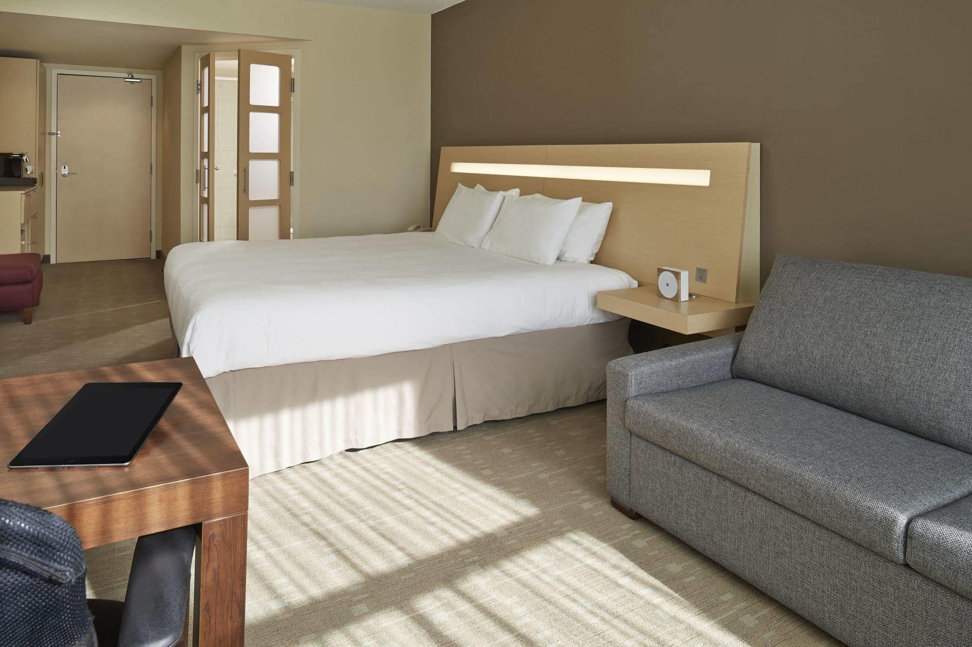 Novotel Montreal Aeroport Dorval Exterior photo