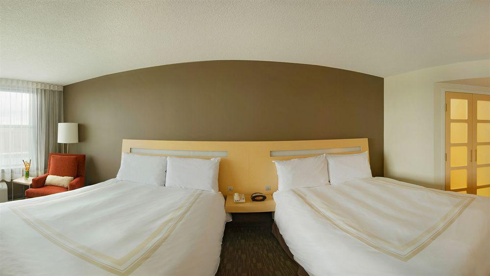 Novotel Montreal Aeroport Dorval Exterior photo